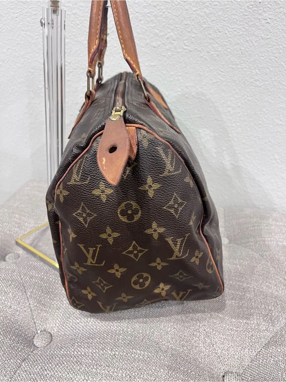 LOUIS VUITTON MONOGRAM SPEEDY 30 BAG.
